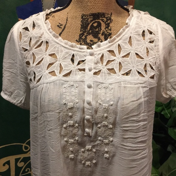 Forever 21 Tops - White eyelet cutout embellished Top Short sleeve beaded Hi Lo Hem Feminine